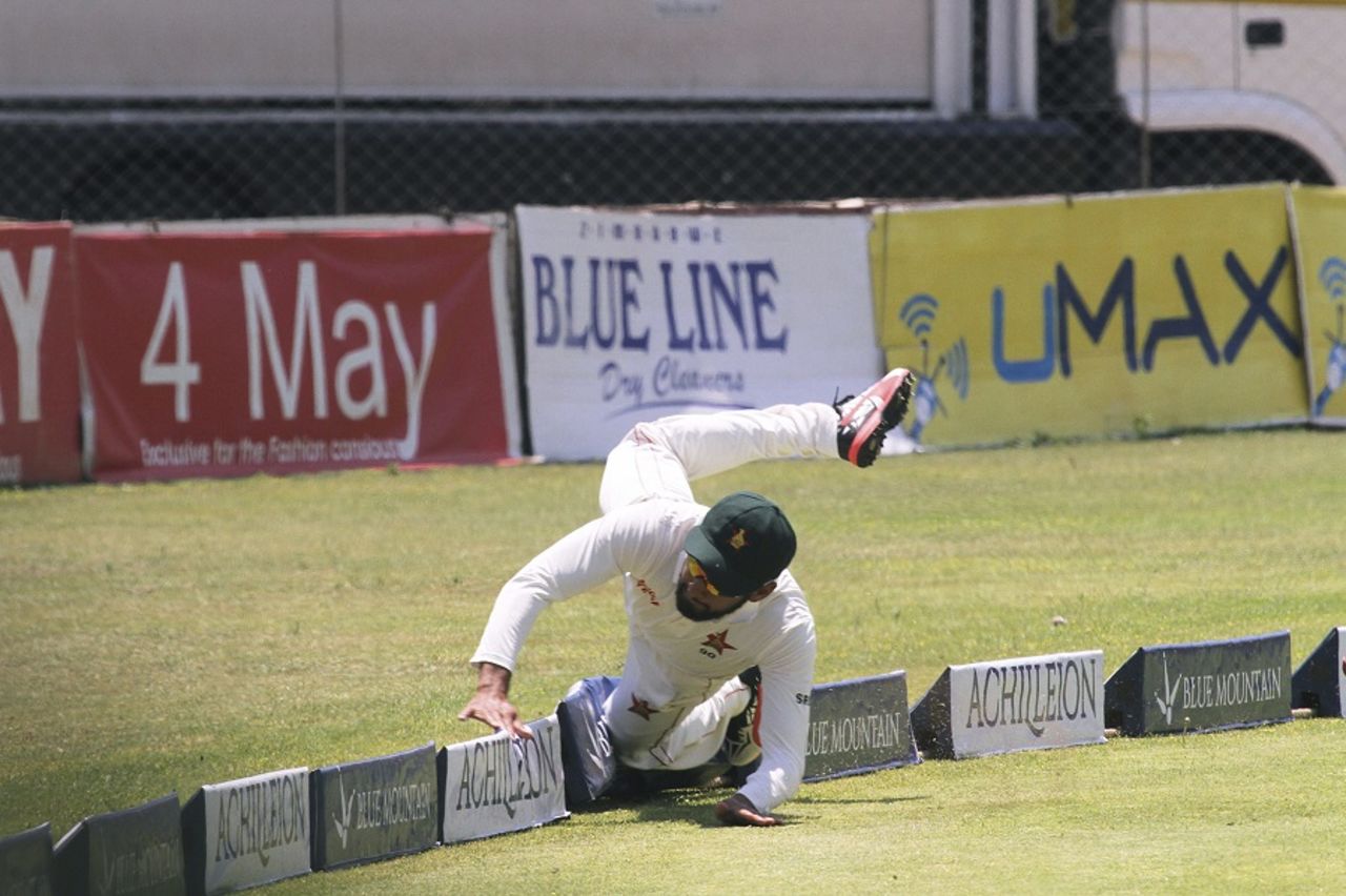 Sikandar Raza tries to prevent a boundary, Zimbabwe v Sri Lanka, 2nd Test, Harare, 1st day, November 6, 2016