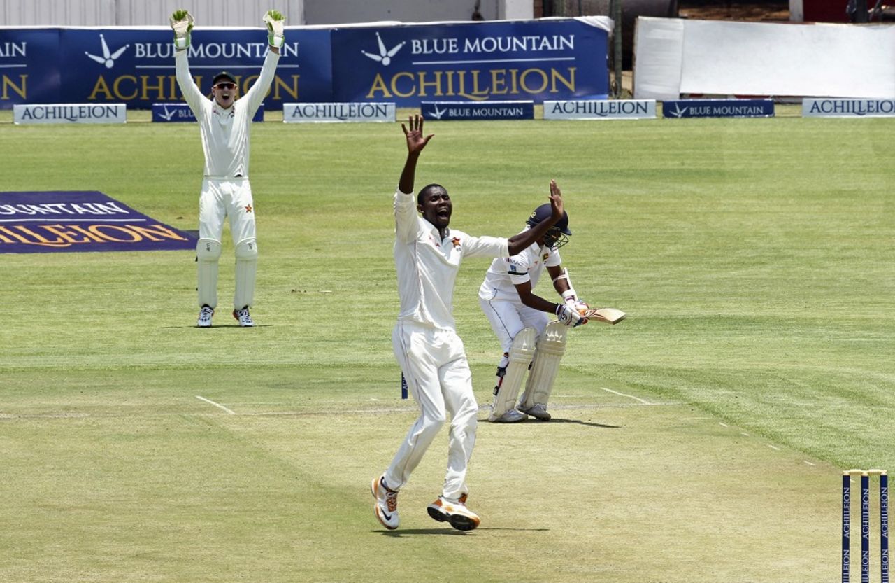 Chris Mpofu trapped Kaushal Silva lbw, Zimbabwe v Sri Lanka, 2nd Test, Harare, 1st day, November 6, 2016