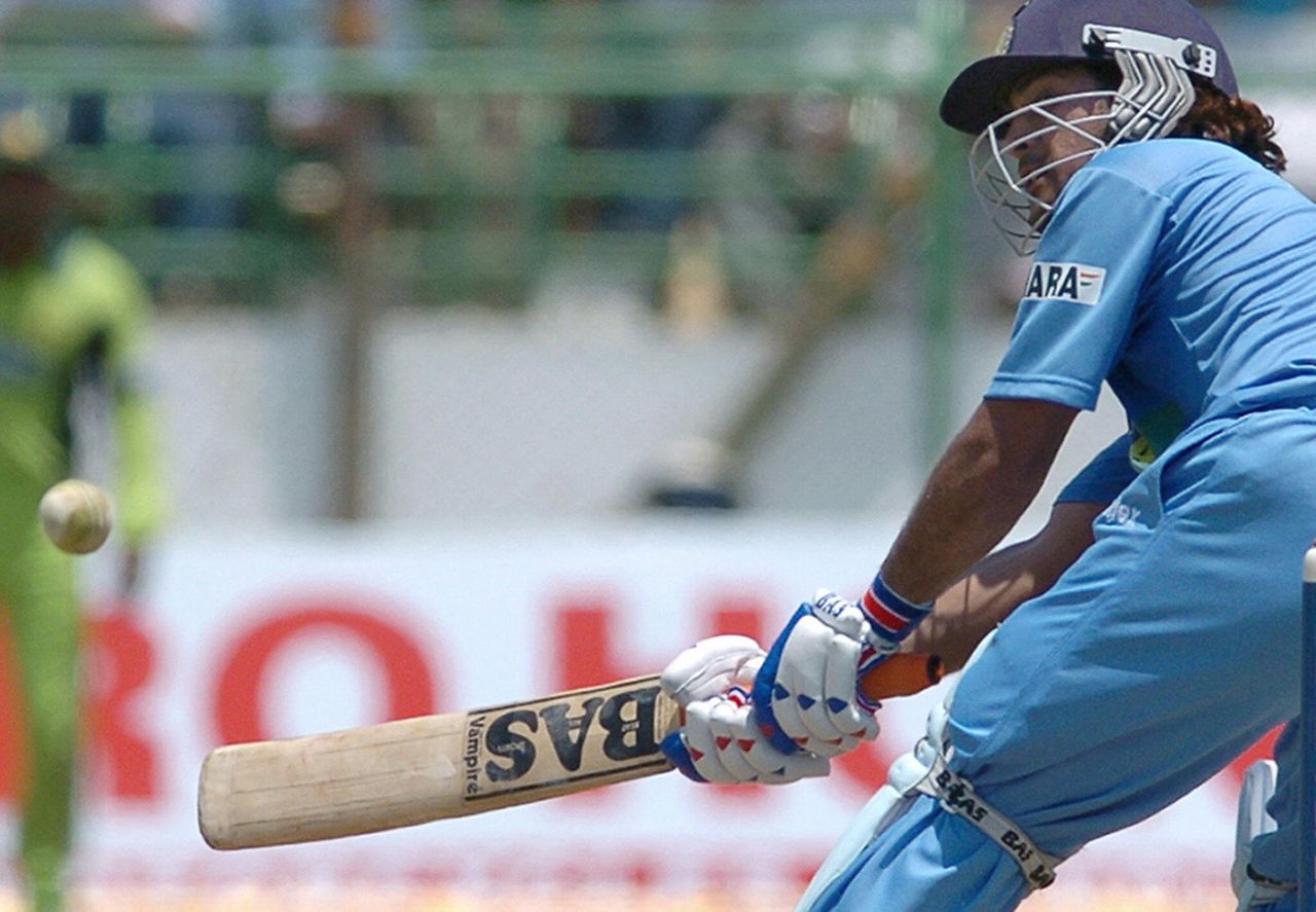 MS Dhoni scoops to leg, India v Pakistan, 2nd ODI, Visakhapatnam, April 5