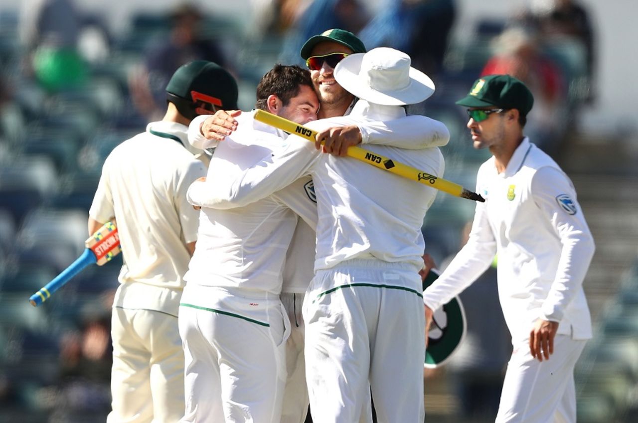 Stephen Cook, Faf du Plessis and Hashim Amla congratulate each other after their win, Australia v South Africa, 1st Test, Perth, 5th day, November 7, 2016
