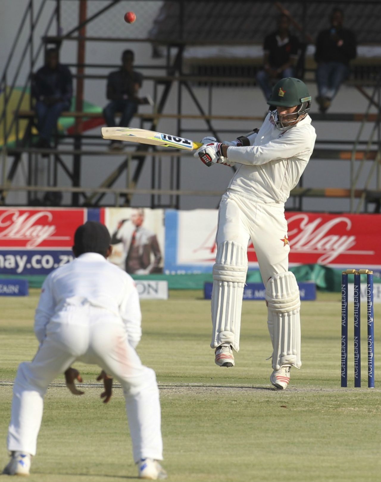 Craig Ervine top-edges a short ball, Zimbabwe v Sri Lanka, 2nd Test, Harare, 4th day, November 9, 2016