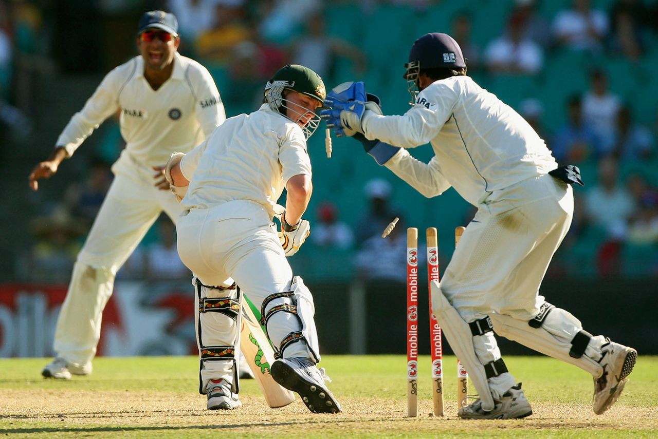 MS Dhoni tries to stump Brett Lee, Australia v India, 2nd Test, Sydney, 1st day, January 2, 2008