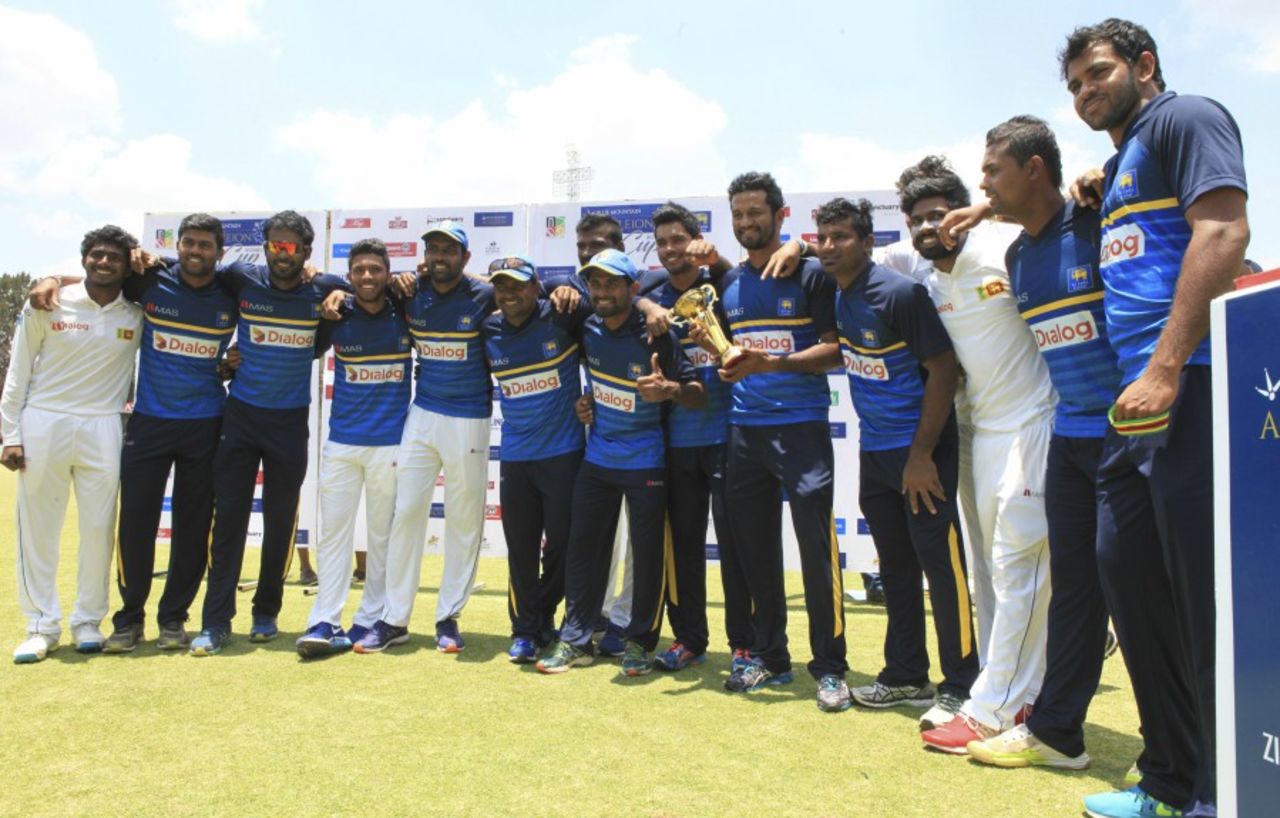The Sri Lanka players pose after their series win, Zimbabwe v Sri Lanka, 2nd Test, Harare, 5th day, November 10, 2016