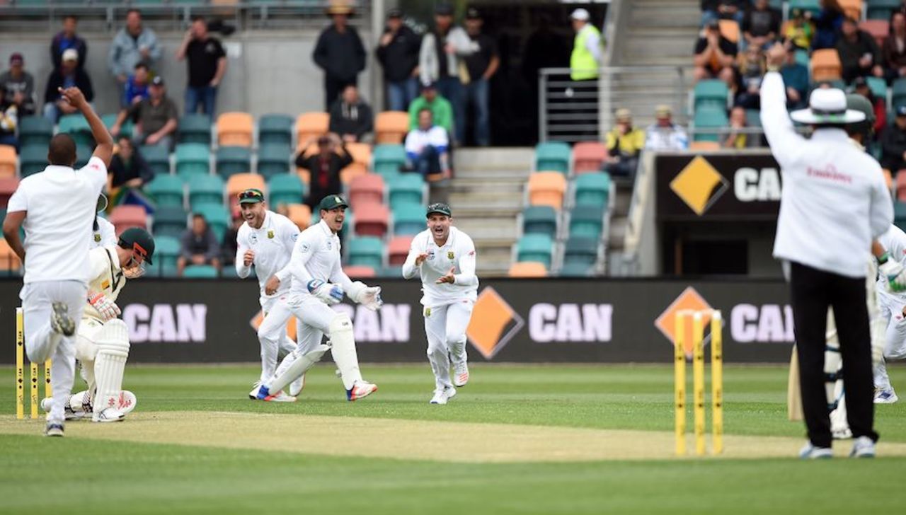 The moment David Warner fell, Australia v South Africa, 2nd Test, Hobart, 1st day, November 12, 2016