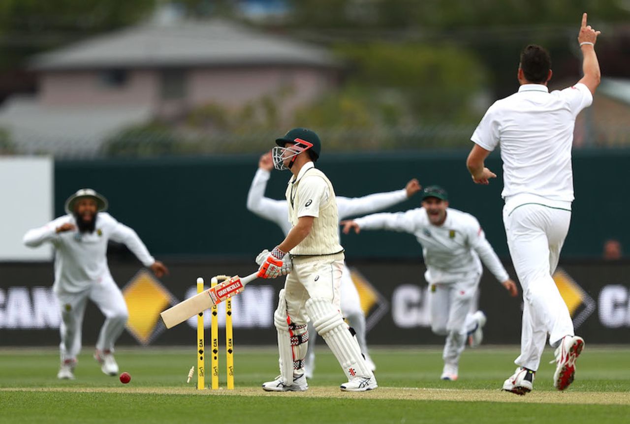 David Warner lost his leg bail after the ball bounced off his thigh and elbow on to the stumps, Australia v South Africa, 2nd Test, Hobart, 3rd day, November 14, 2016