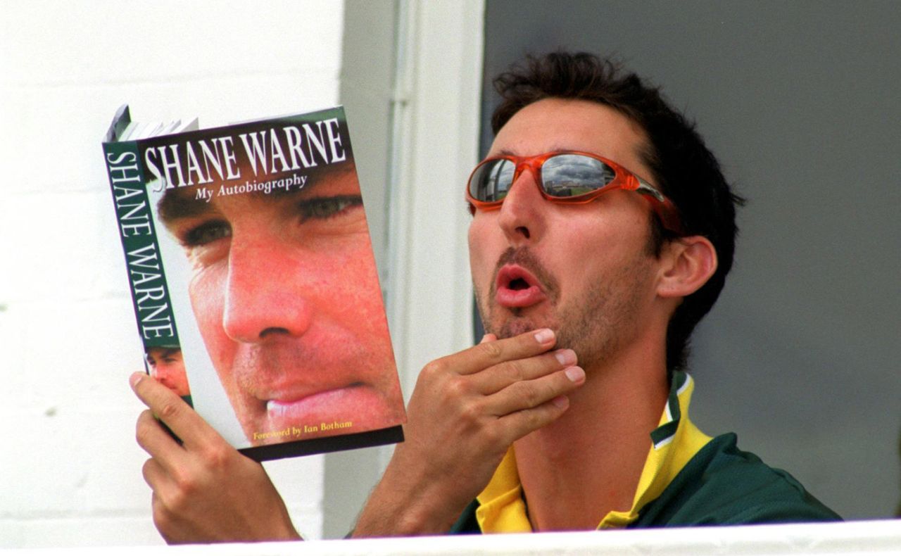 Jason Gillespie reads Shane Warne's autobiography, England v Australia, third Test, day three, Trent Bridge, August 4, 2001 
