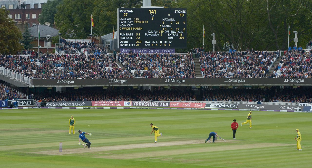 Mitchell Starc takes Ben Stokes' wicket for obstructing the field, England v Australia, 2nd ODI, Lord's, September 5, 2015