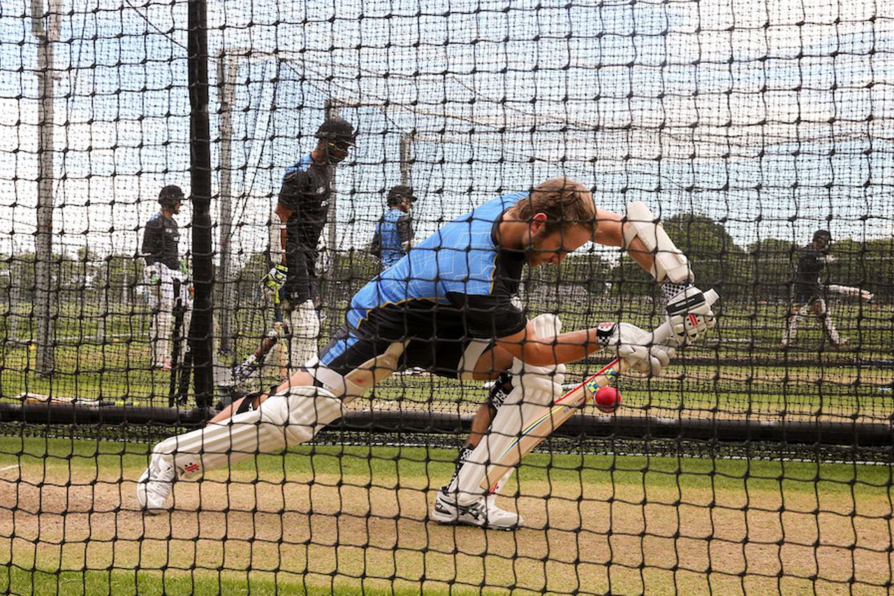 Kane Williamson gets down low in the nets, Christchurch, November 16, 2016