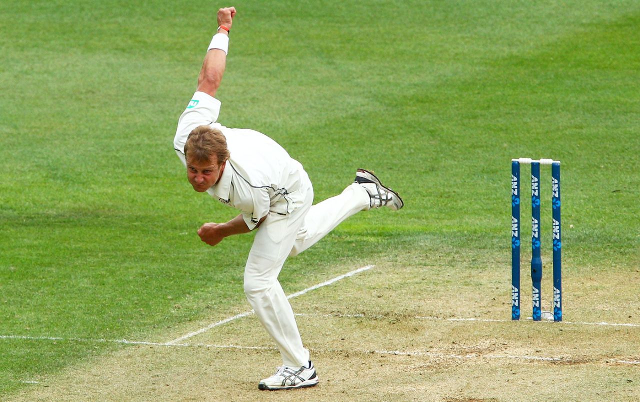 Neil Wagner bowls, New Zealand v West Indies, 2nd Test, Wellington, 2nd day, December 12, 2013