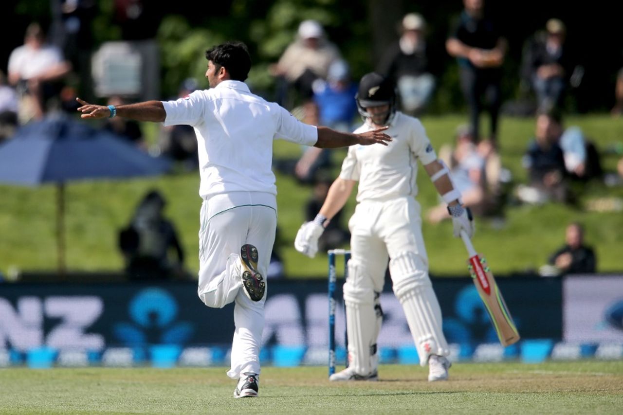 Sohail Khan has Kane Williamson caught at first slip, New Zealand v Pakistan, 1st Test, Christchurch, 2nd day, November 18, 2016