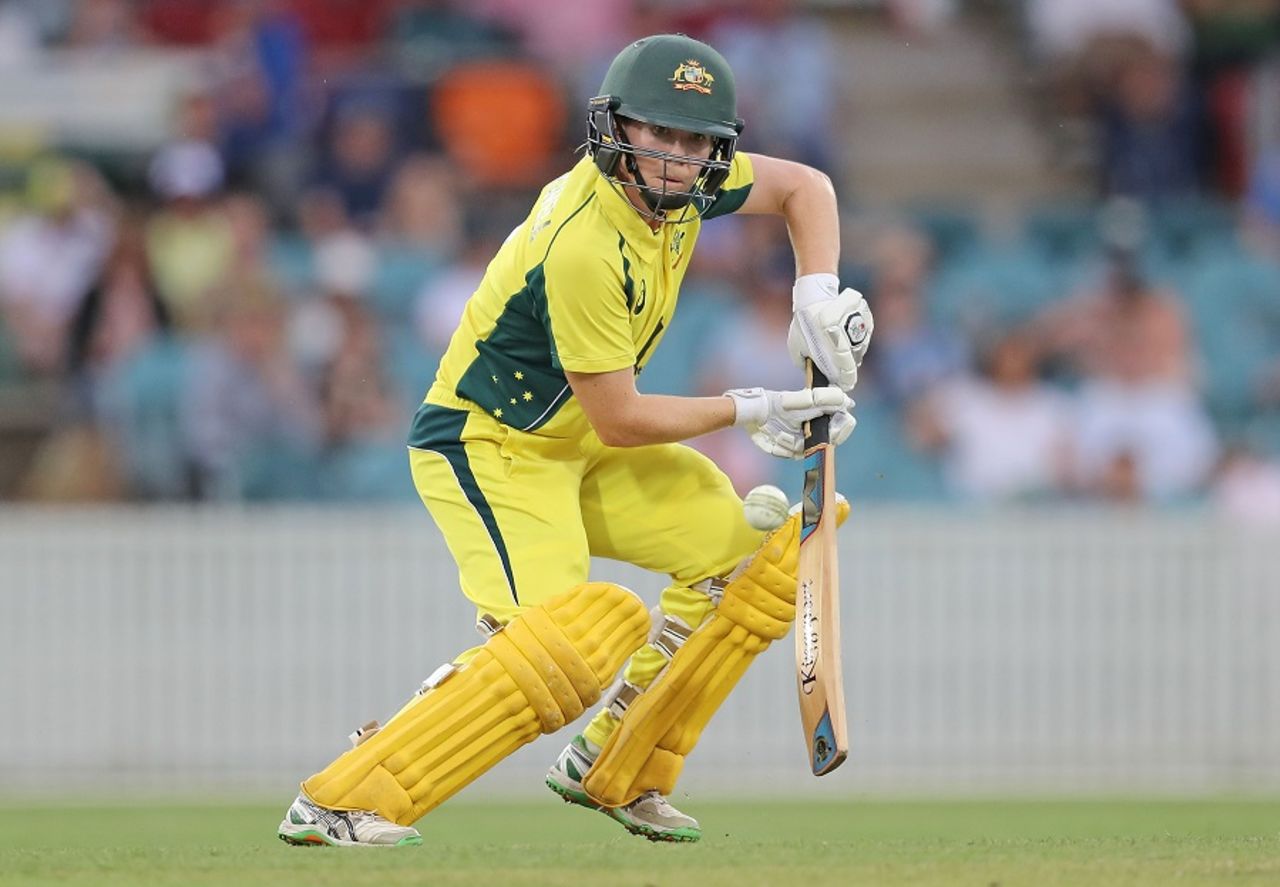 Alex Blackwell runs the ball down to third man, Australia v South Africa, 1st women's ODI, Canberra, November 18, 2016