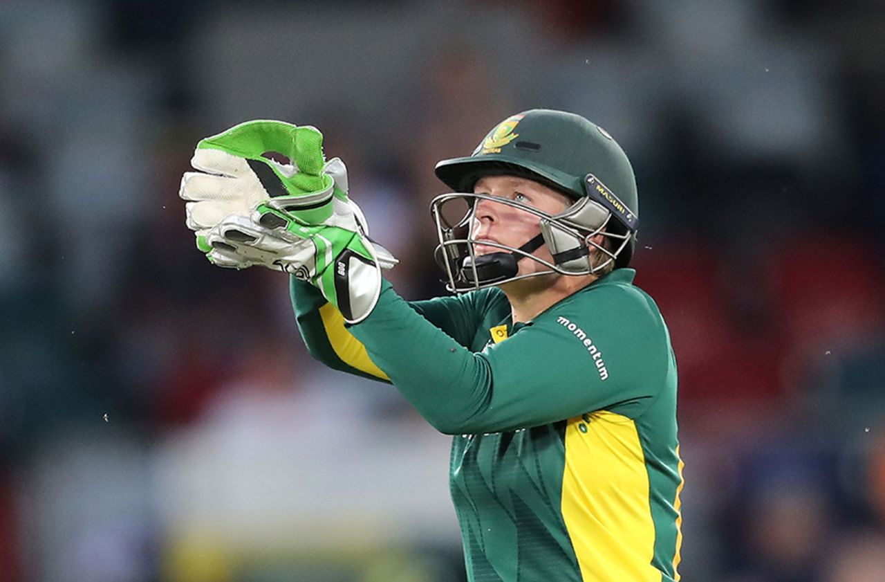 Lizelle Lee prepares to collect a ball during Australia's innings, Australia v South Africa, 1st women's ODI, Canberra, November 18, 2016