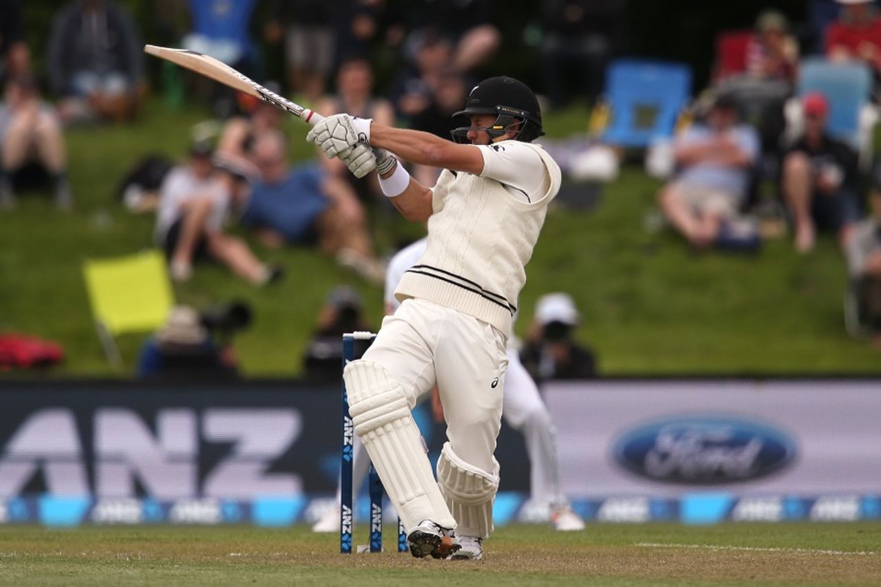 Neil Wagner brings out a pull shot, New Zealand v Pakistan, 1st Test, Christchurch, 3rd day, November 19, 2016