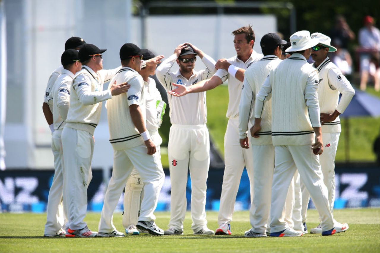 Tim Southee picked up the final wicket to fall in Pakistan's second innings, New Zealand v Pakistan, 1st Test, Christchurch, 4th day, November 20, 2016
