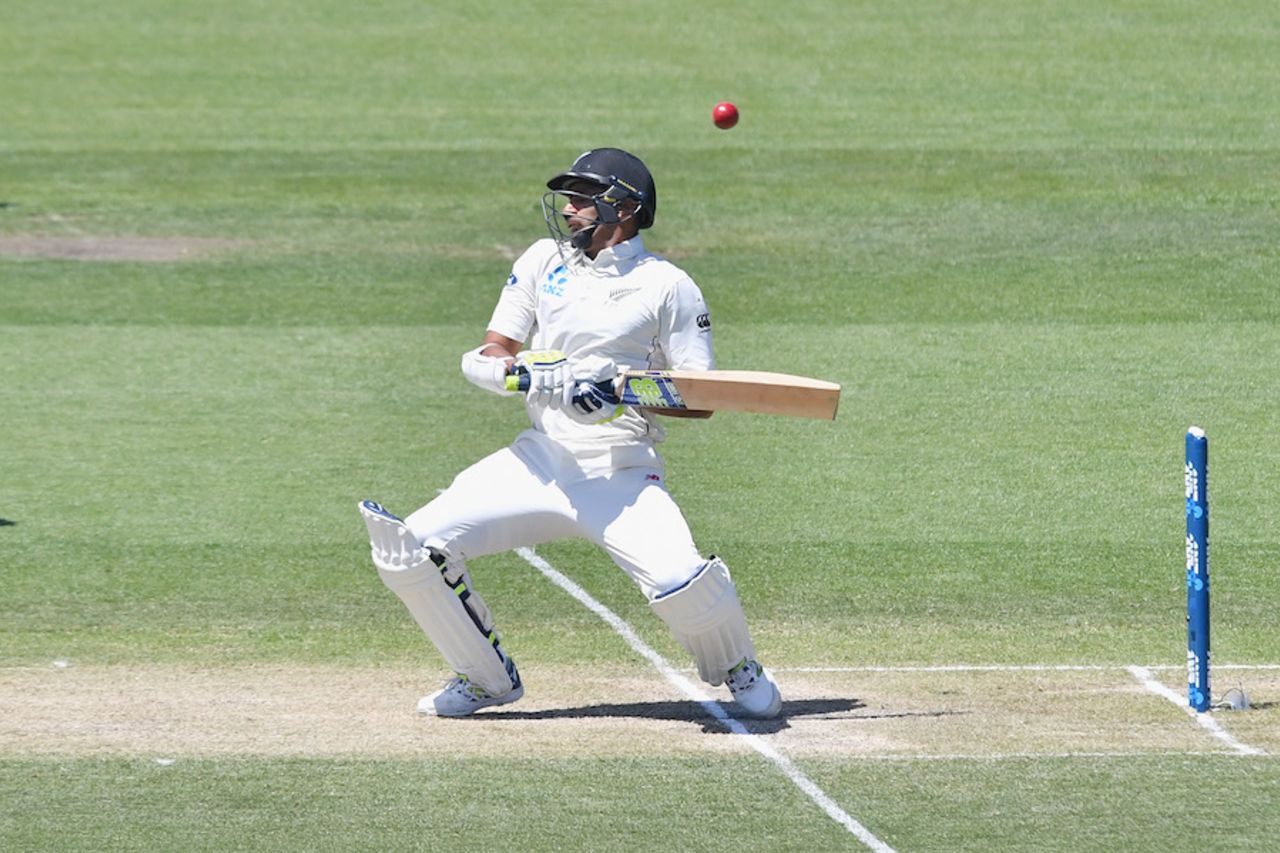 Jeet Raval avoids a short ball, New Zealand v Pakistan, 1st Test, Christchurch, 4th day, November 20, 2016