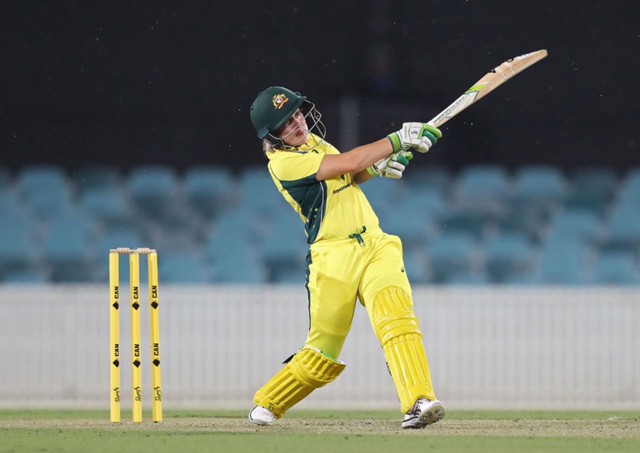 Alyssa Healy looks for the midwicket boundary, Australia v South Africa, 1st women's ODI, Canberra, November 18, 2016