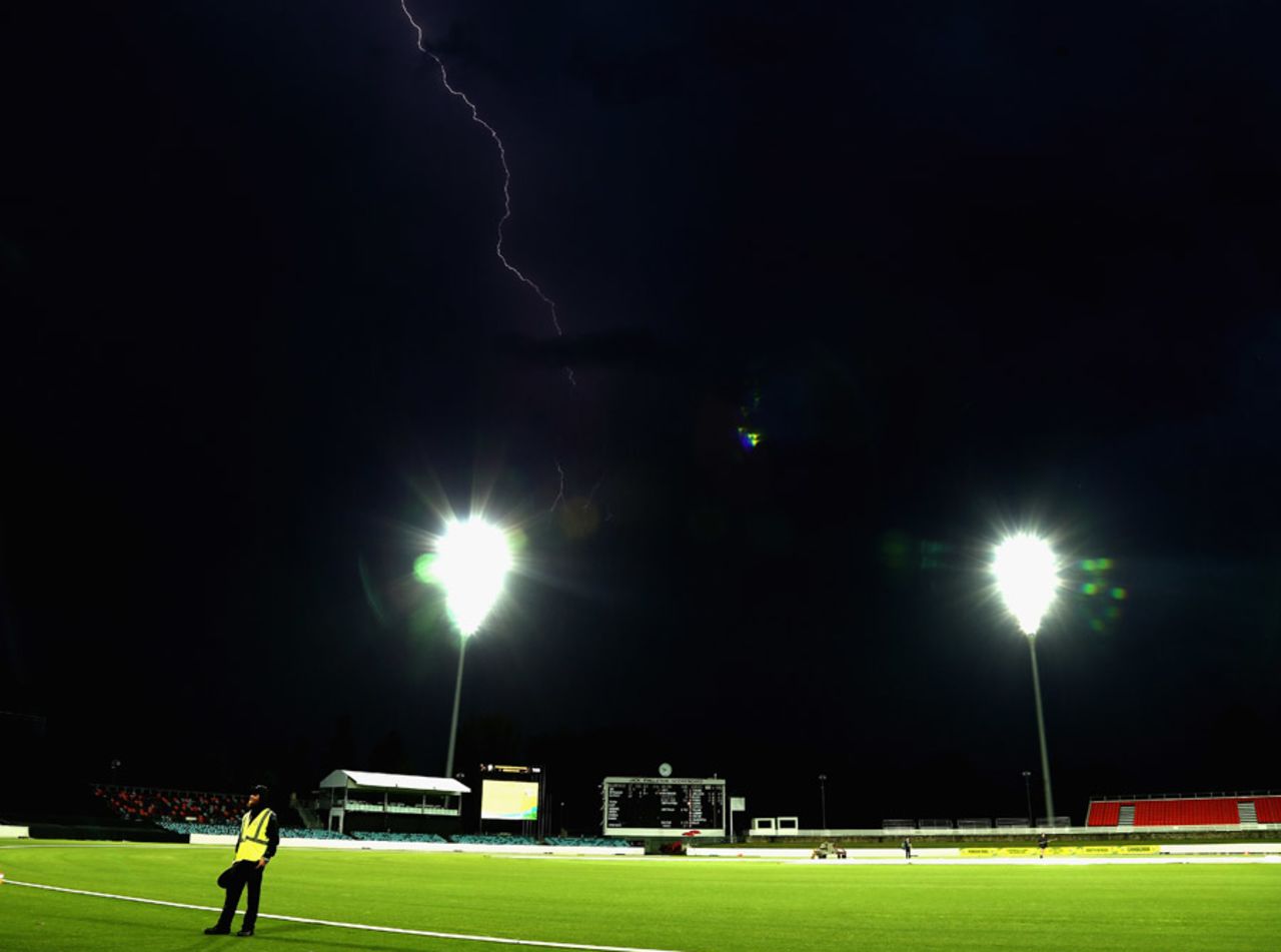 Lightning strikes during the rain delay, Australia v South Africa, 2nd women's ODI, Canberra, November 20, 2016