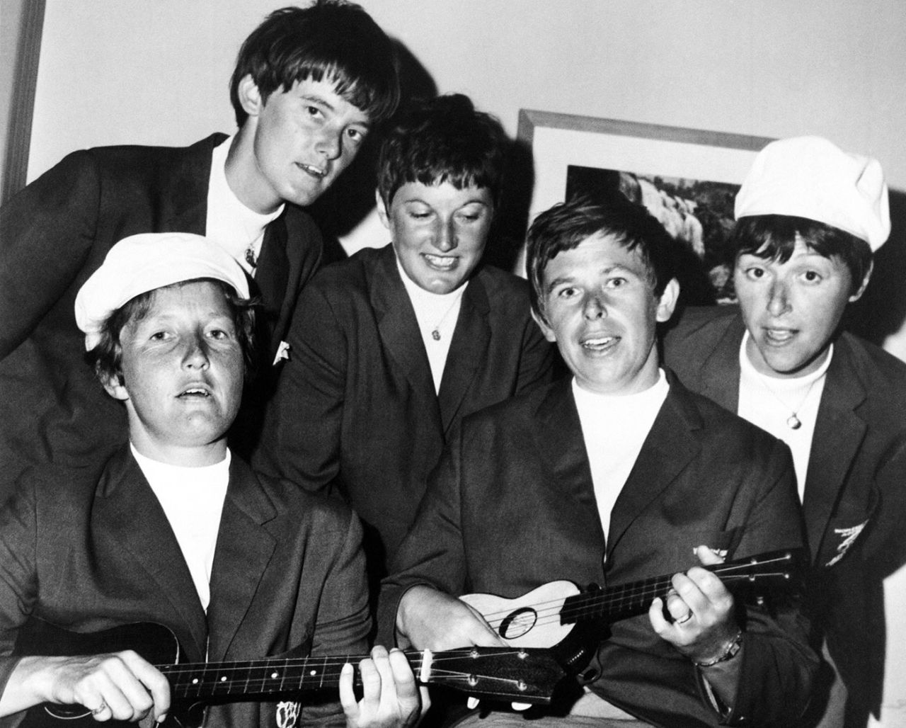 Rachael Heyhoe (left) and June Moorhouse play the guitar and are supported by Heather Dewdney, Jill Cruwys and Lesley Clifford on vocals at Melbourne airport, January 8, 1969