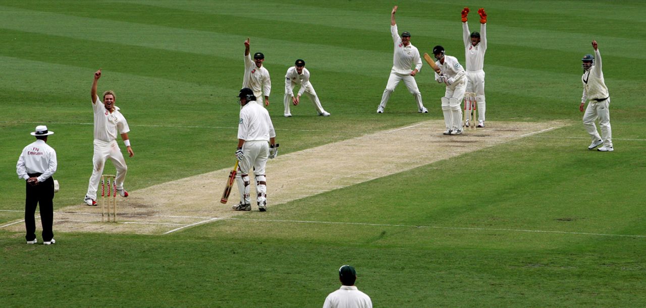 Shane Warne successfully appeals for Chris Martin's wicket, Australia v New Zealand, 1st Test, Brisbane, 4th day, November 21, 2004