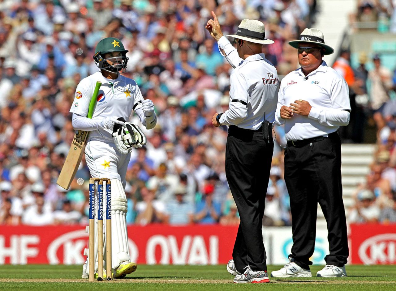 Umpire Bruce Oxenford gives Azhar Ali out on review, England v Pakistan, 4th Test, The Oval, 2nd day, August 12, 2016