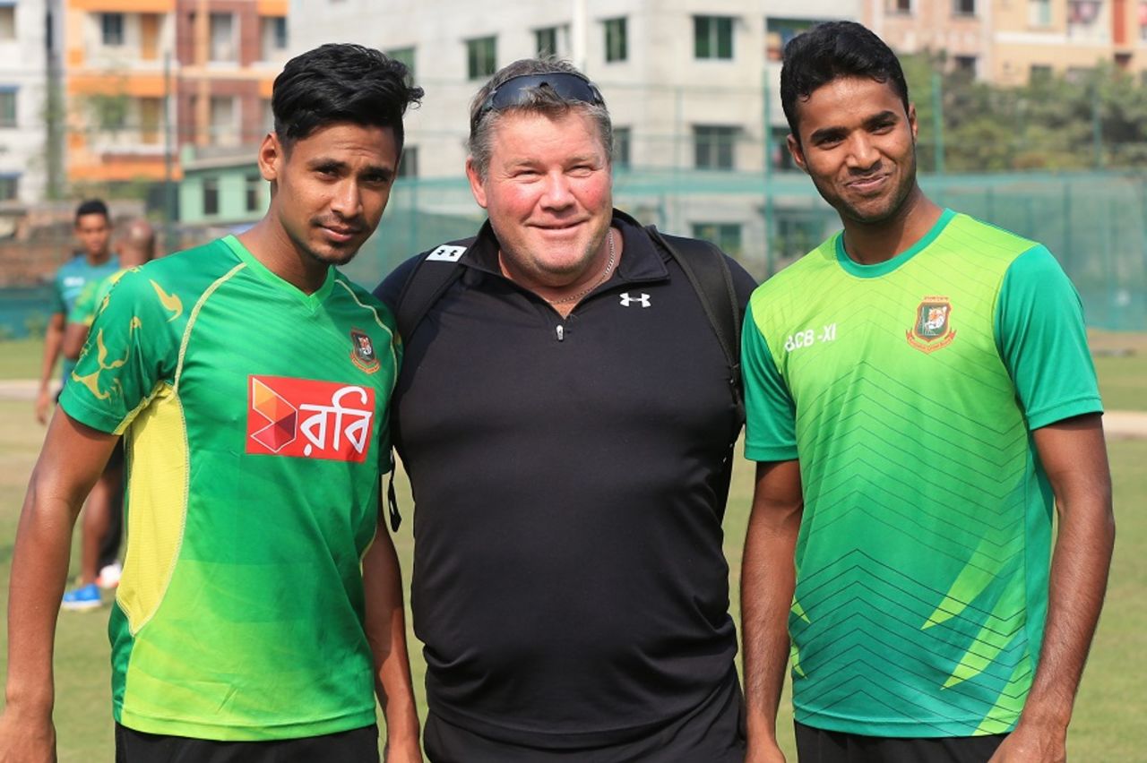 Newly appointed physio Dean Conway poses with pacers Mustafizur Rahman and Ebadot Hossain, Dhaka, November 23, 2016