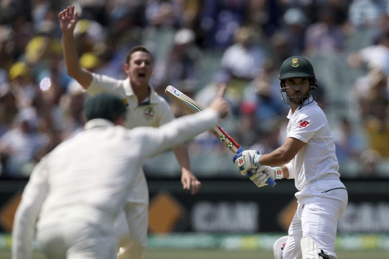 JP Duminy looks on after edging a Josh Hazlewood ball to the wicketkeeper, Australia v South Africa, 3rd Test, Adelaide, 1st day, November 24, 2016