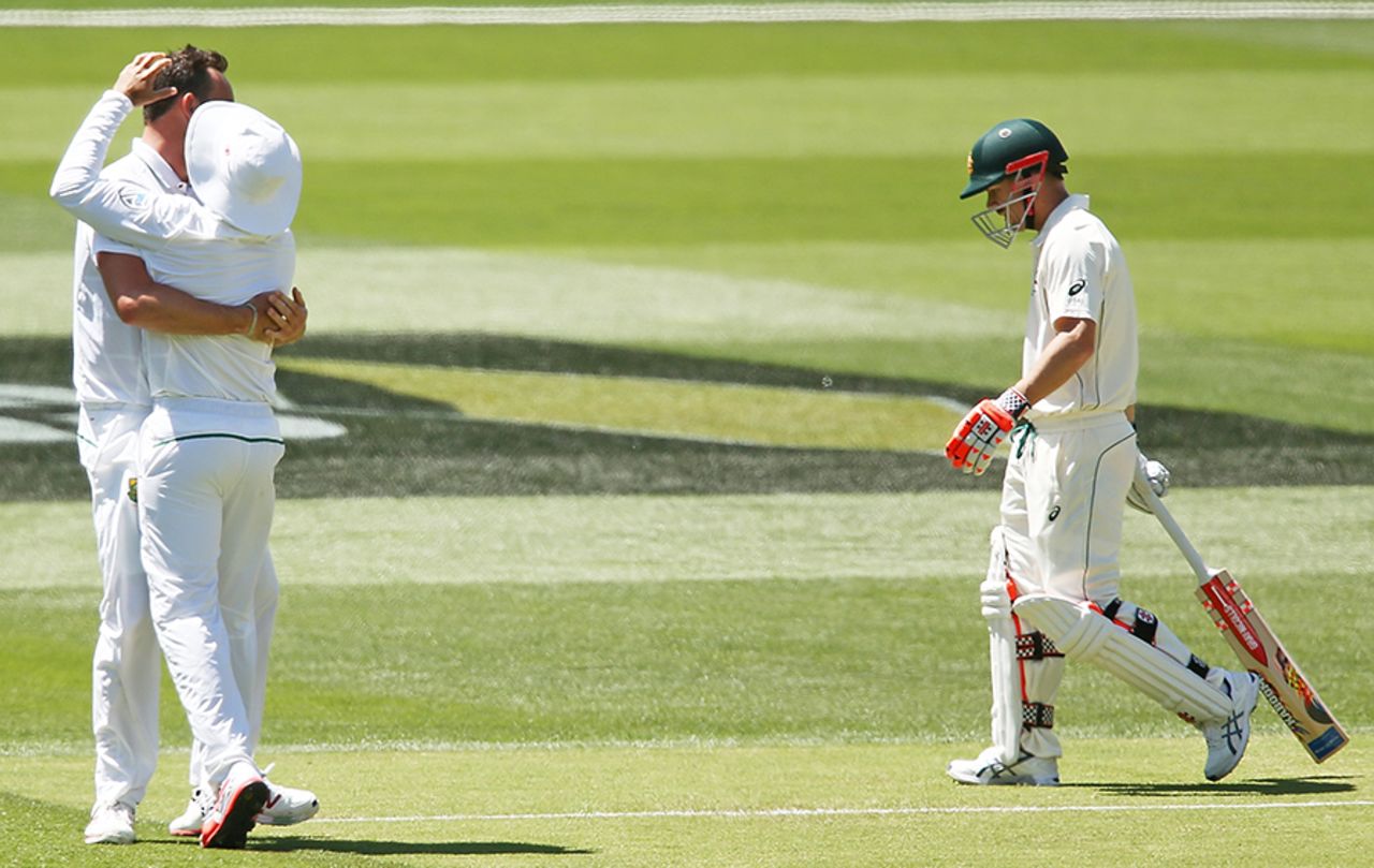 Kyle Abbott took the big wicket of David Warner for 11, Australia v South Africa, 3rd Test, Adelaide, 2nd day, November 25, 2016