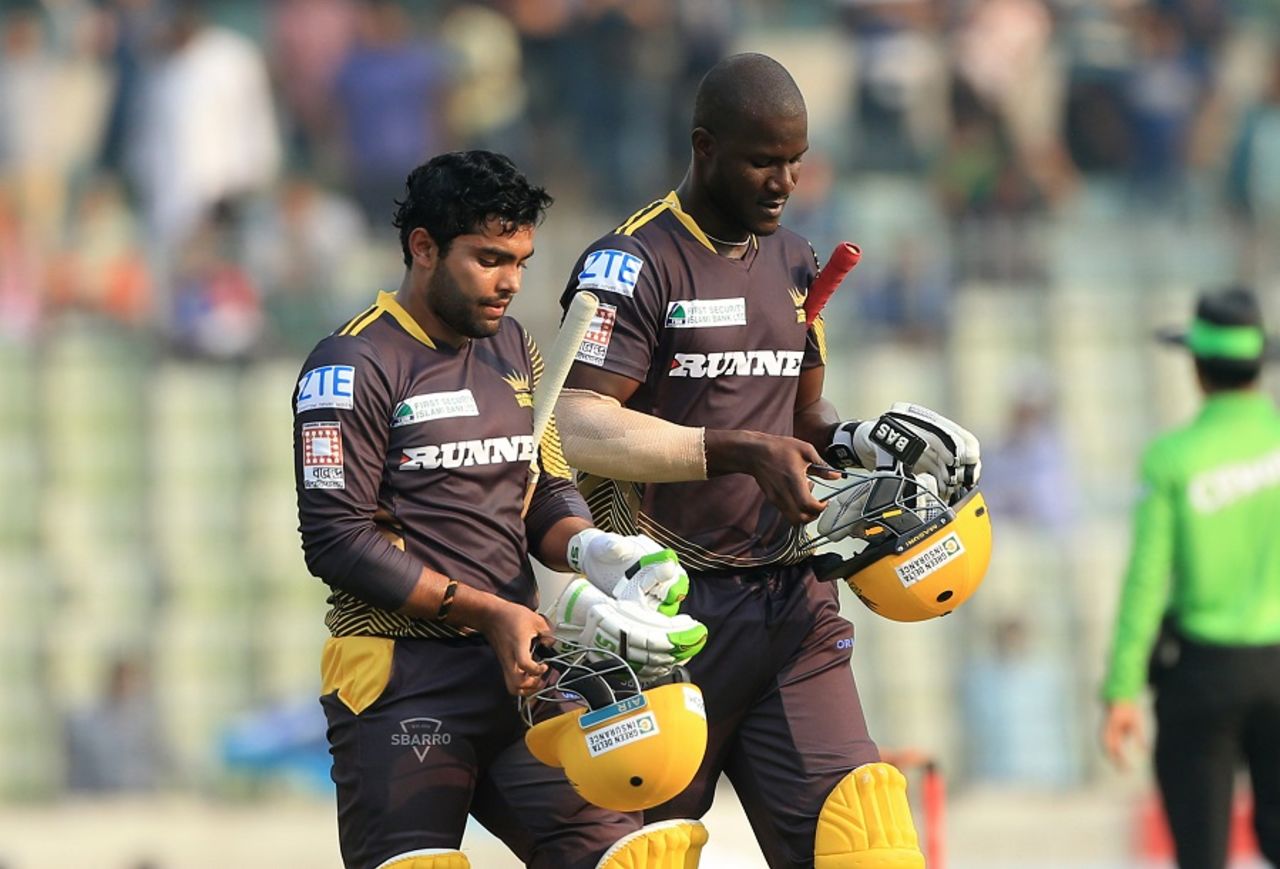 Darren Sammy and Umar Akmal forged a match winning partnership adding 70 in 37 balls, Rangpur Riders v Rajshahi Kings, Bangladesh Premier League, Dhaka, November 25, 2016