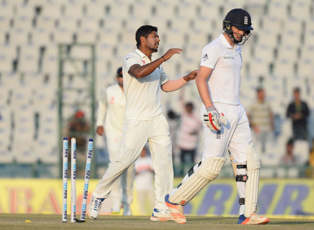 Umesh Yadav broke Chris Woakes' resistance in the penultimate over, India v England, 3rd Test, Mohali, 1st day, November 26, 2016