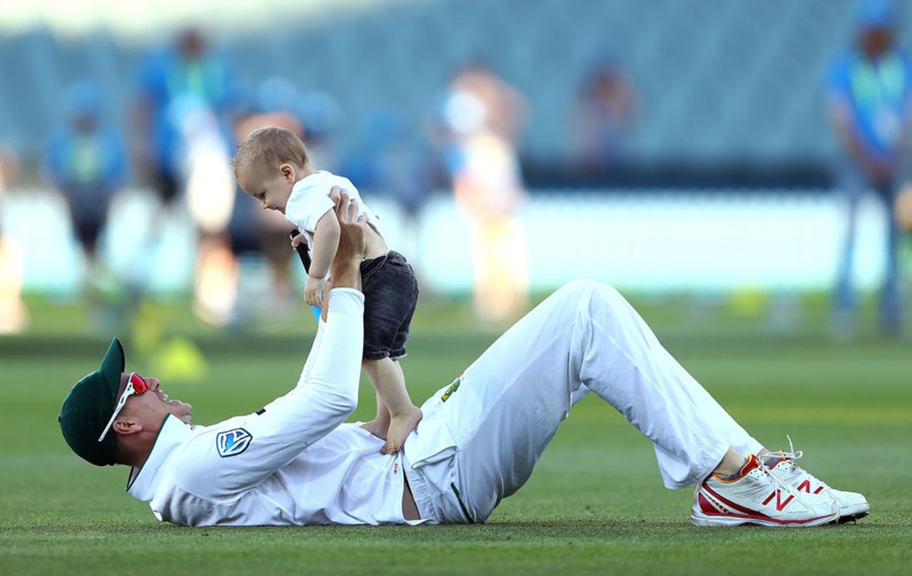 Morne Morkel relaxes with his son Arias, Australia v South Africa, 3rd Test, Adelaide, 4th day, November 27, 2016