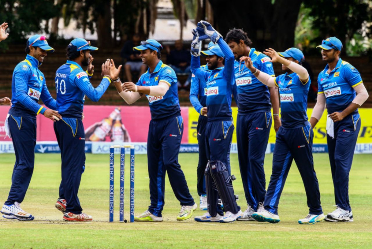 Sri Lankan team huddles together to celebrate a wicket, Zimbabwe v Sri Lanka, tri-series final, Bulawayo, November 27, 2016