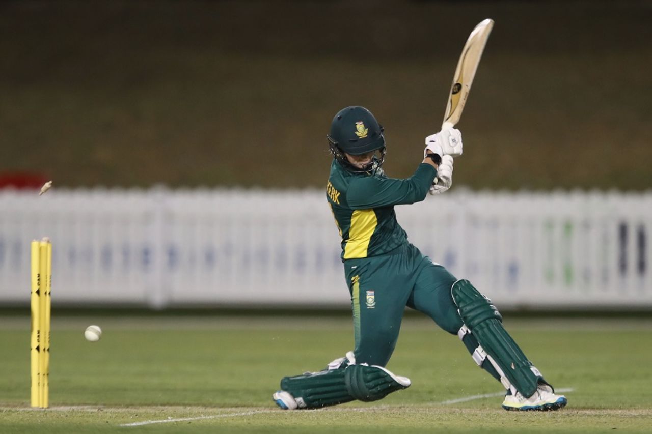 The captain Dane van Niekerk is bowled by Jess Jonassen of Australia, Australia v South Africa, 4th women's ODI, Coffs Harbour, November 27, 2016