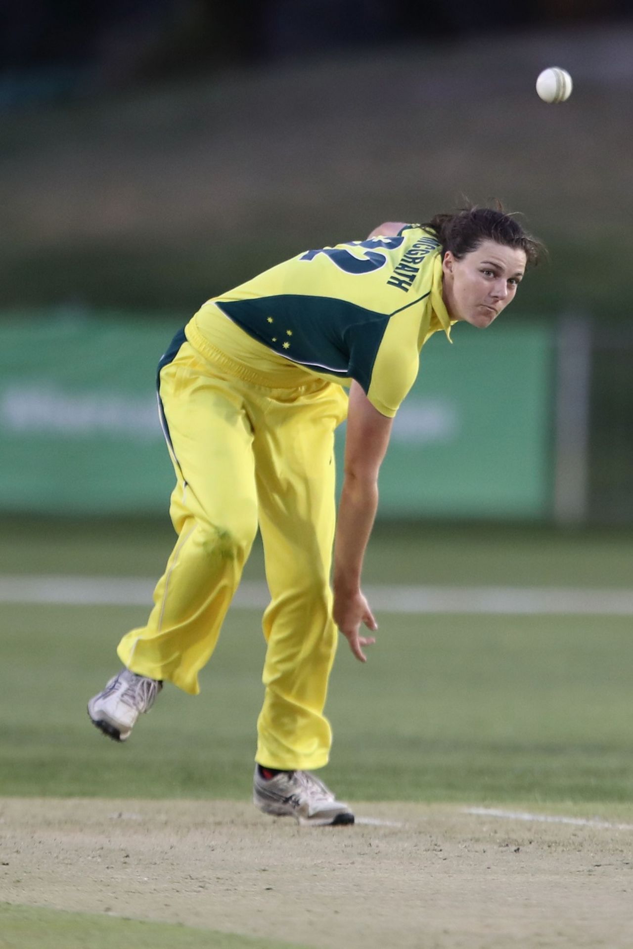 Tahlia McGrath bowls, Australia v South Africa, 4th women's ODI, Coffs Harbour, November 27, 2016