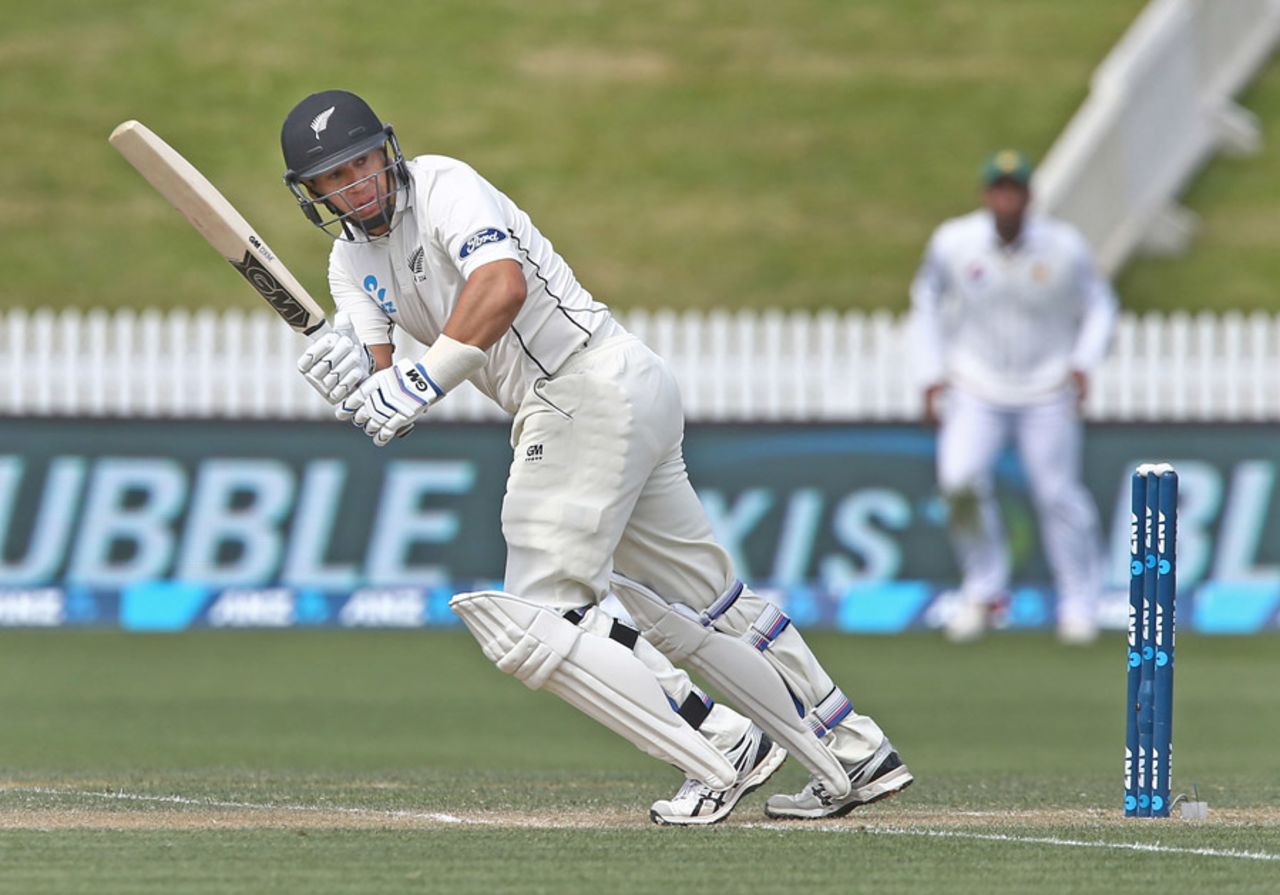 Ross Taylor tucks one into the leg side, New Zealand v Pakistan, 2nd Test, Hamilton, 4th day, November 28, 2016