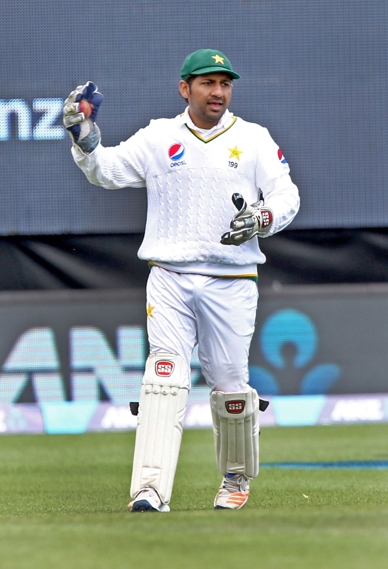 Sarfraz Ahmed took three catches in the second innings, New Zealand v Pakistan, 2nd Test, Hamilton, 4th day, November 28, 2016