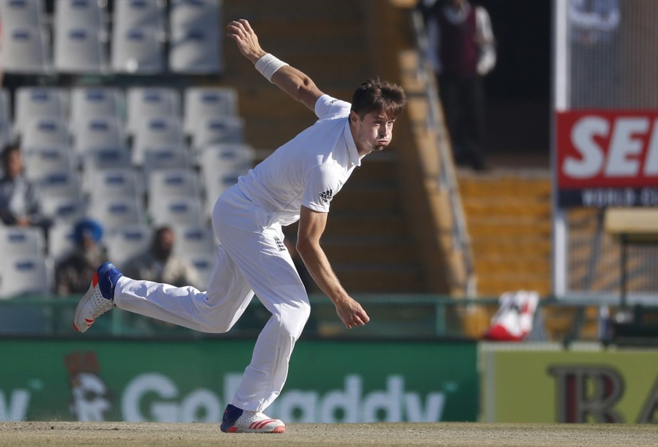 Chris Woakes exerts himself as he delivers the ball, India v England, 3rd Test, Mohali, 3rd day, November 28, 2016
