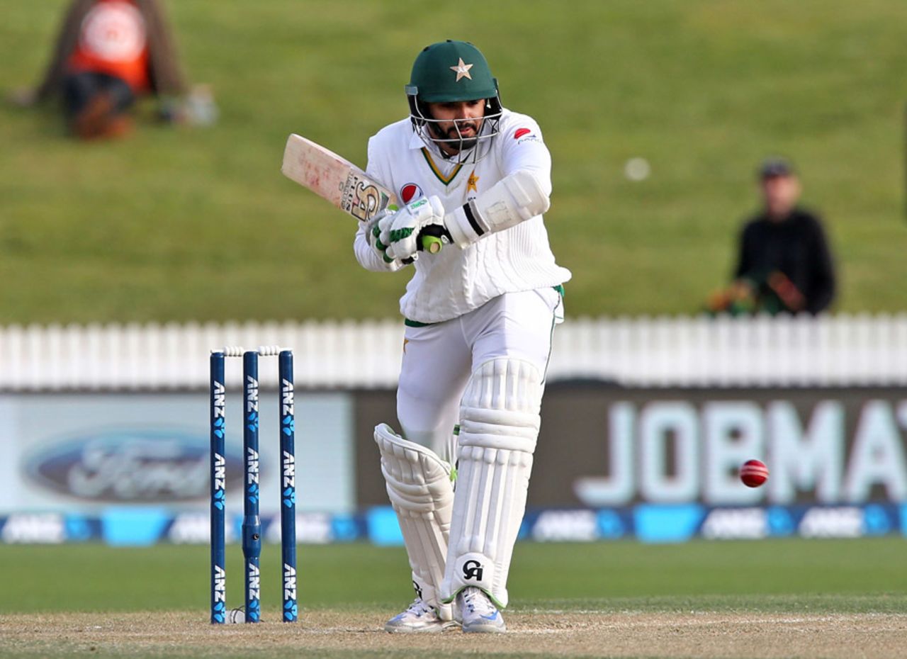 Azhar Ali prepares to leave the ball, New Zealand v Pakistan, 2nd Test, Hamilton, 4th day, November 28, 2016