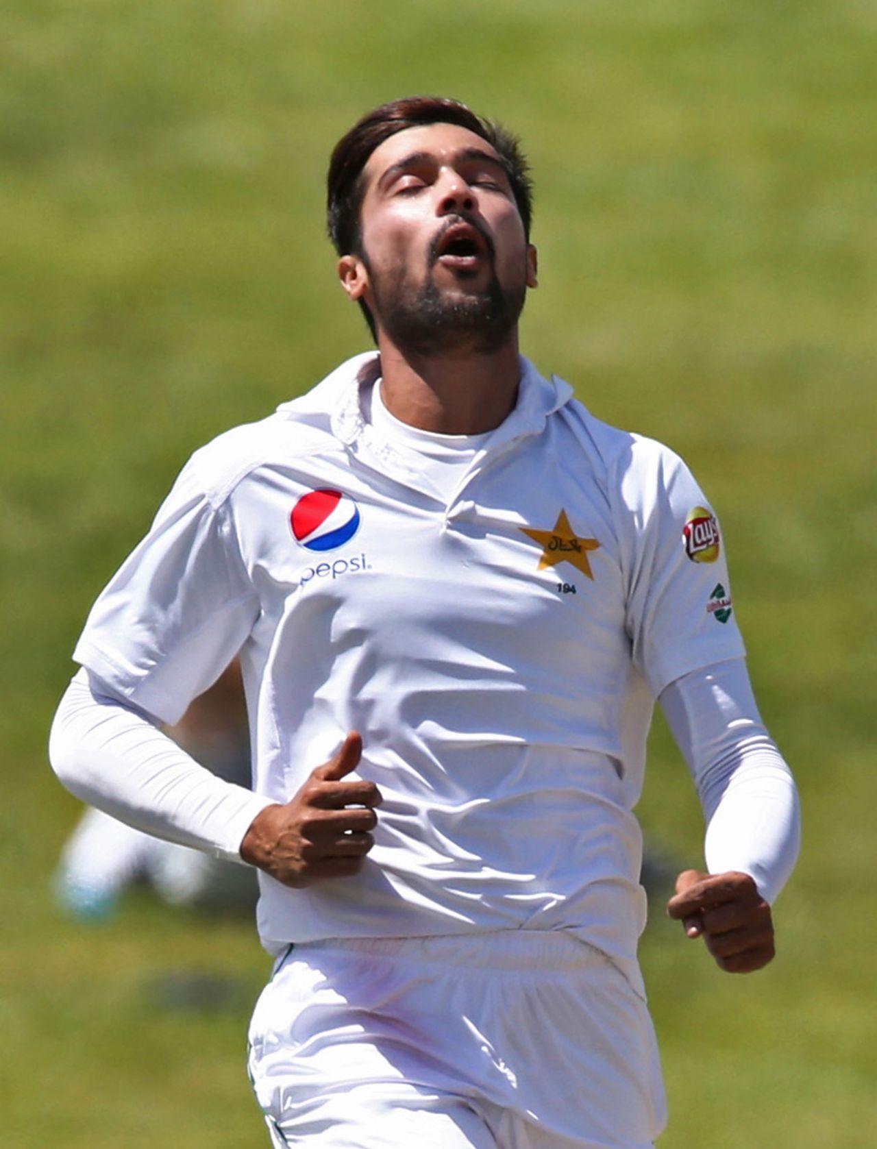 Mohammad Amir reacts to a close call, New Zealand v Pakistan, 2nd Test, Hamilton, 4th day, November 28, 2016