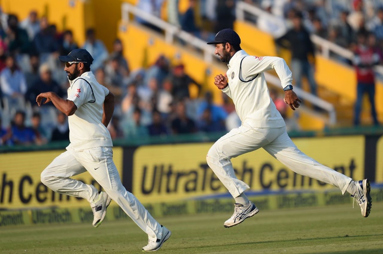Mohammed Shami and Cheteshwar Pujara engage in a race to pull the ball back, India v England, 3rd Test, Mohali, 3rd day, November 28, 2016