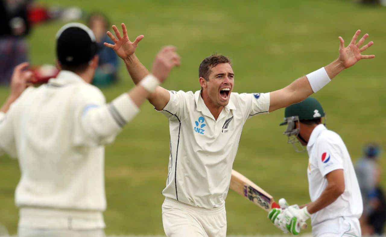 Tim Southee makes an appeal, New Zealand v Pakistan, 2nd Test, Hamilton, 5th day, November 29, 2016