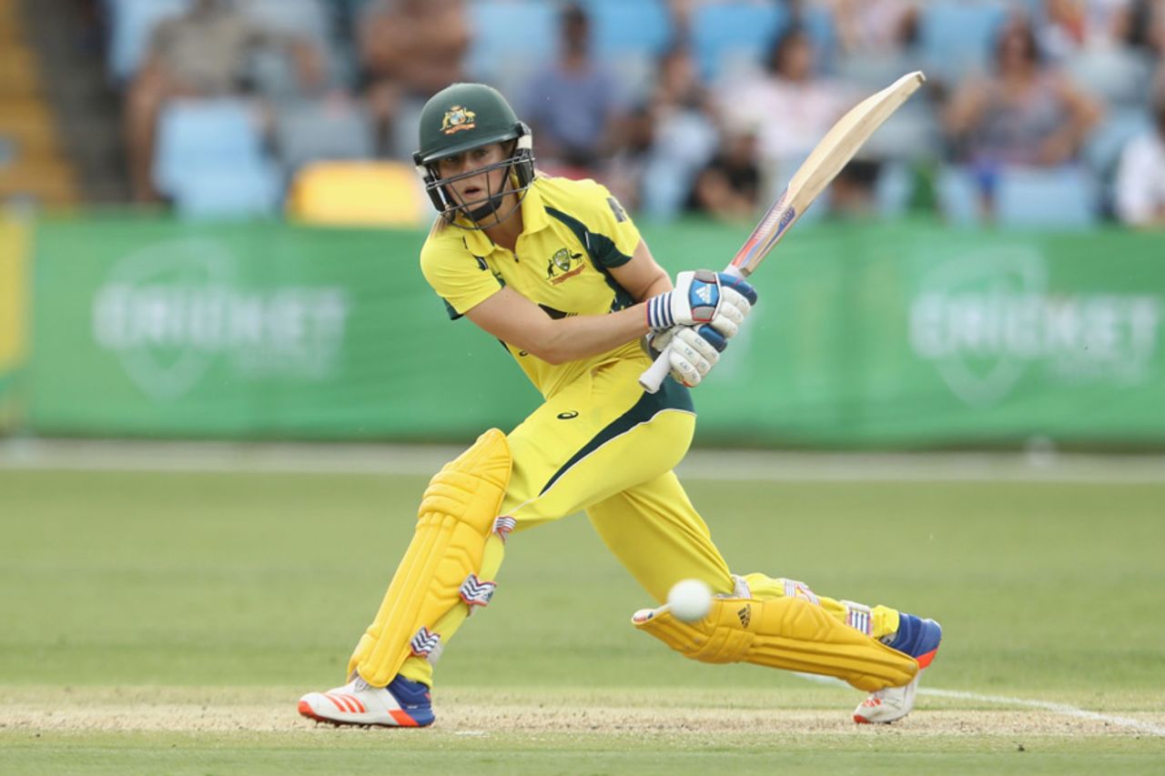 Ellyse Perry hits one into the leg side, Australia v South Africa, 5th women's ODI, Coffs Harbour, November 29, 2016