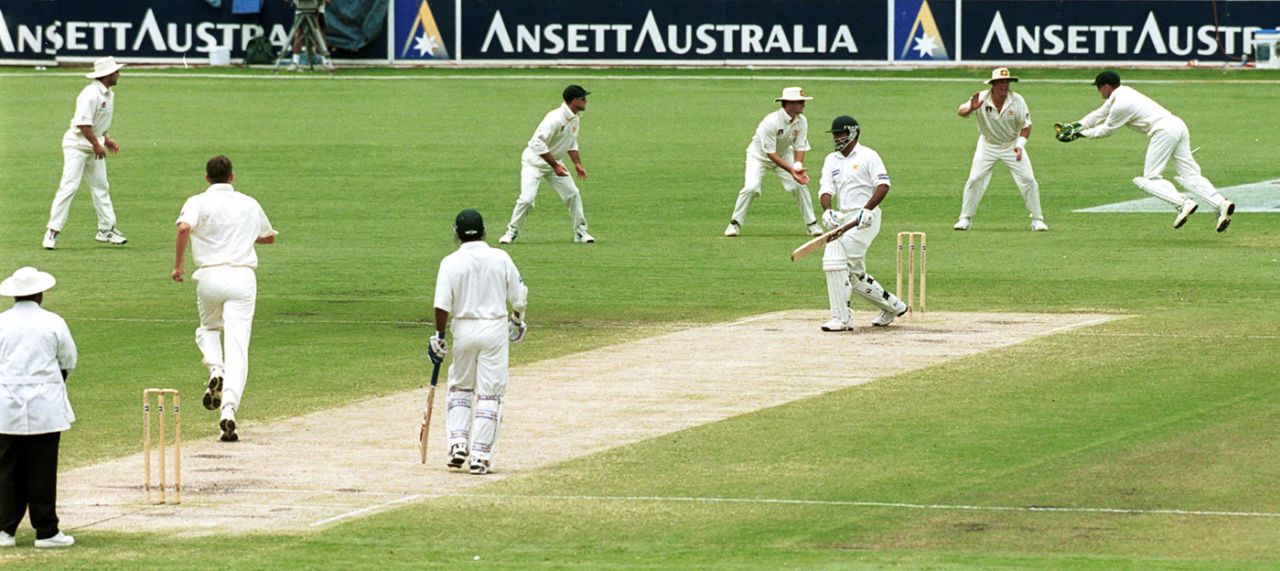 Ijaz Ahmed is caught by Adam Gilchrist off Glenn McGrath, Australia v Pakistan, 1st Test, Brisbane, 4th day, November 8, 1999