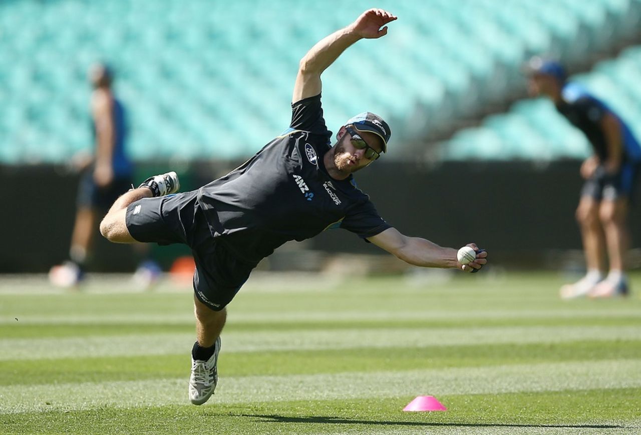 Kane Williamson takes a diving catch during training, Sydney, December 2, 2016