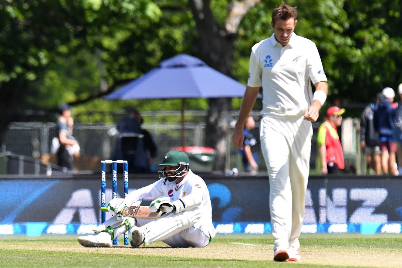 Azhar Ali sits on the pitch after losing his balance , New Zealand v Pakistan, 1st Test, Christchurch, 3rd day, November 19, 2016