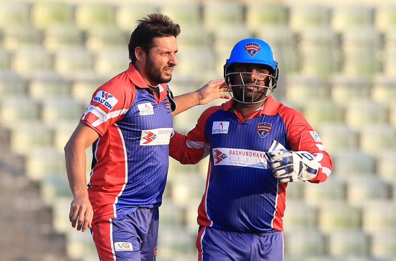 Shahid Afridi celebrates the first of his two wickets with Mohammad Shahzad, Barisal Bulls v Rangpur Riders, Bangladesh Premier League, Mirpur November 3, 2016