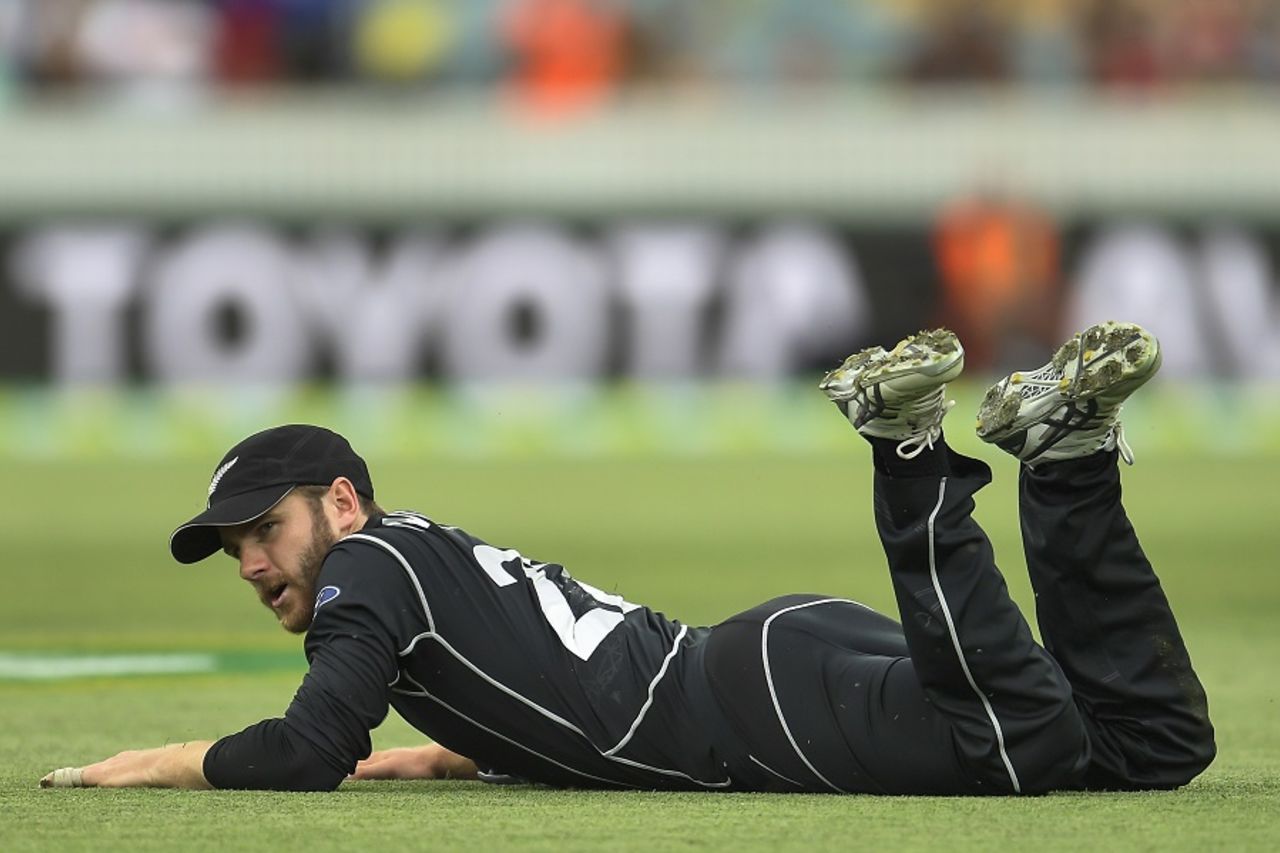 Kane Williamson had a tough day on the field, Australia v New Zealand, 2nd ODI, Canberra, December 6, 2016