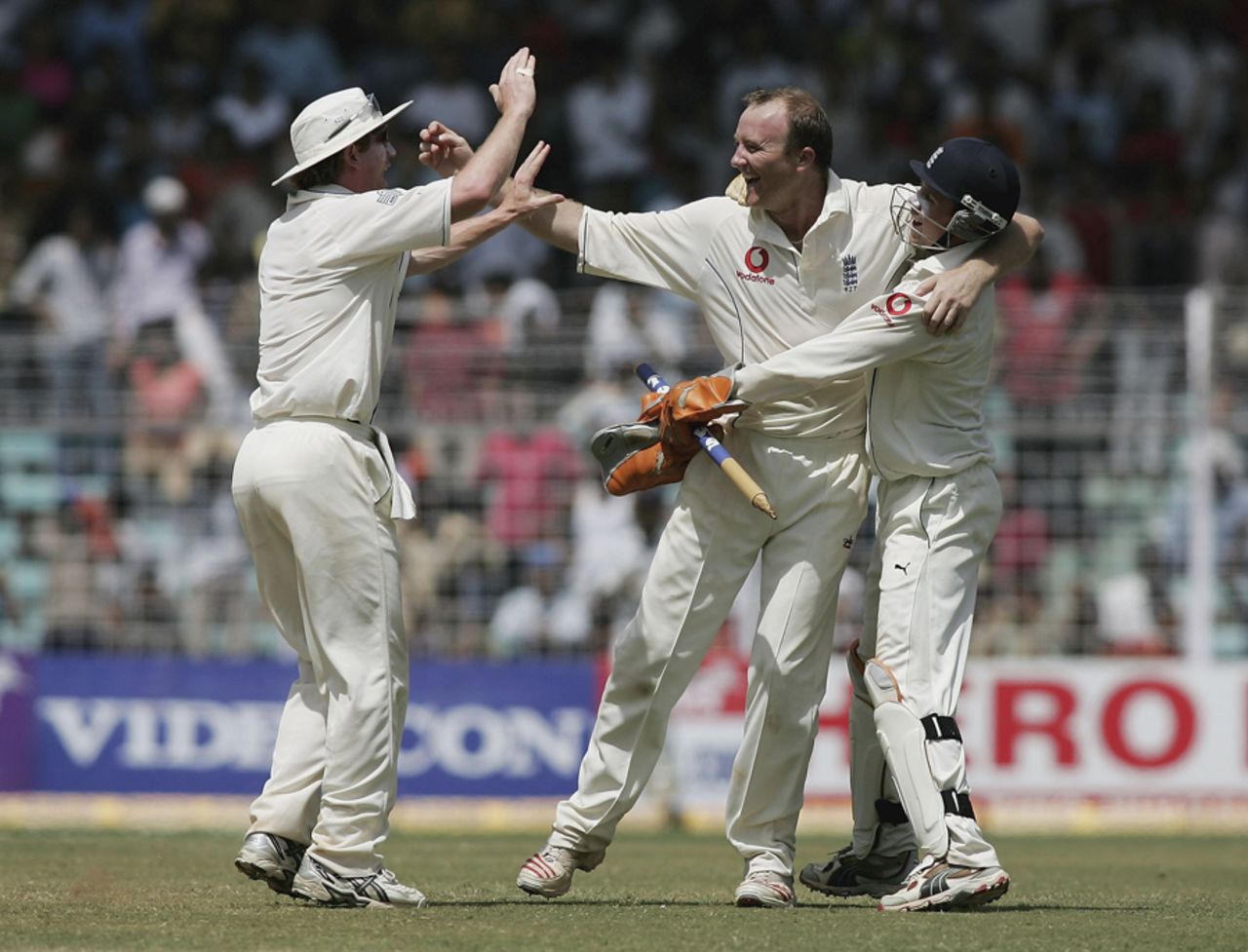 Shaun Udal celebrates with team-mates after taking the winning wicket, India v England, 3rd Test, Mumbai, 5th day, March 22, 2006