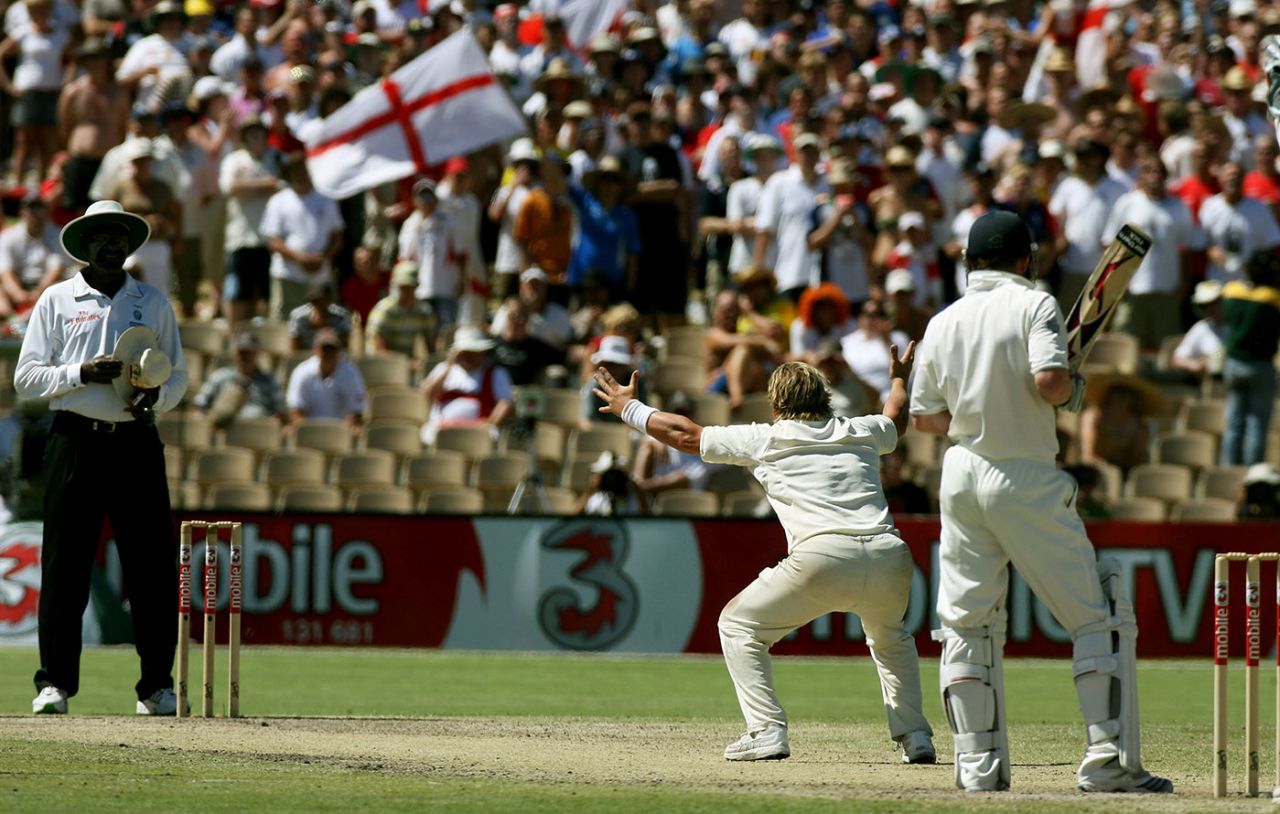 Shane Warne appeals for a wicket, Australia v England, 2nd Test, Adelaide, 5th day, December 5, 2006
