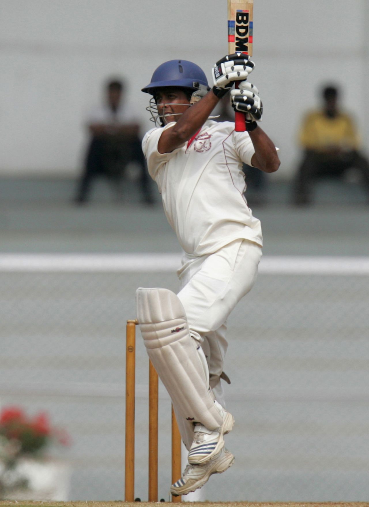 Shiv Sunder Das bats during his half-century, East Zone v West Zone, Duleep Trophy, 1st semi-final, Mumbai, 2nd day, January 30, 2009
