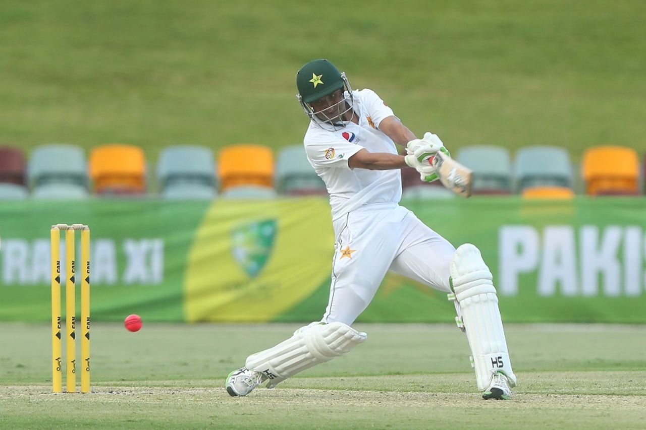 Younis Khan cuts the pink ball, Cricket Australia XI v Pakistanis, Cairns, 1st day, December 8, 2016